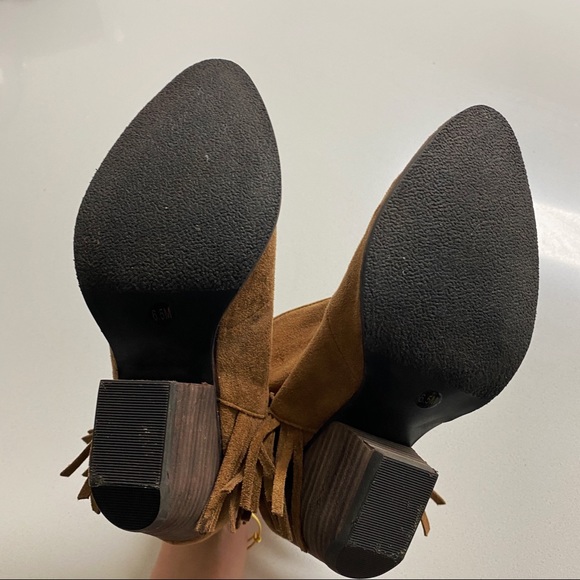 Fringe Booties 💛 - Picture 4 of 4